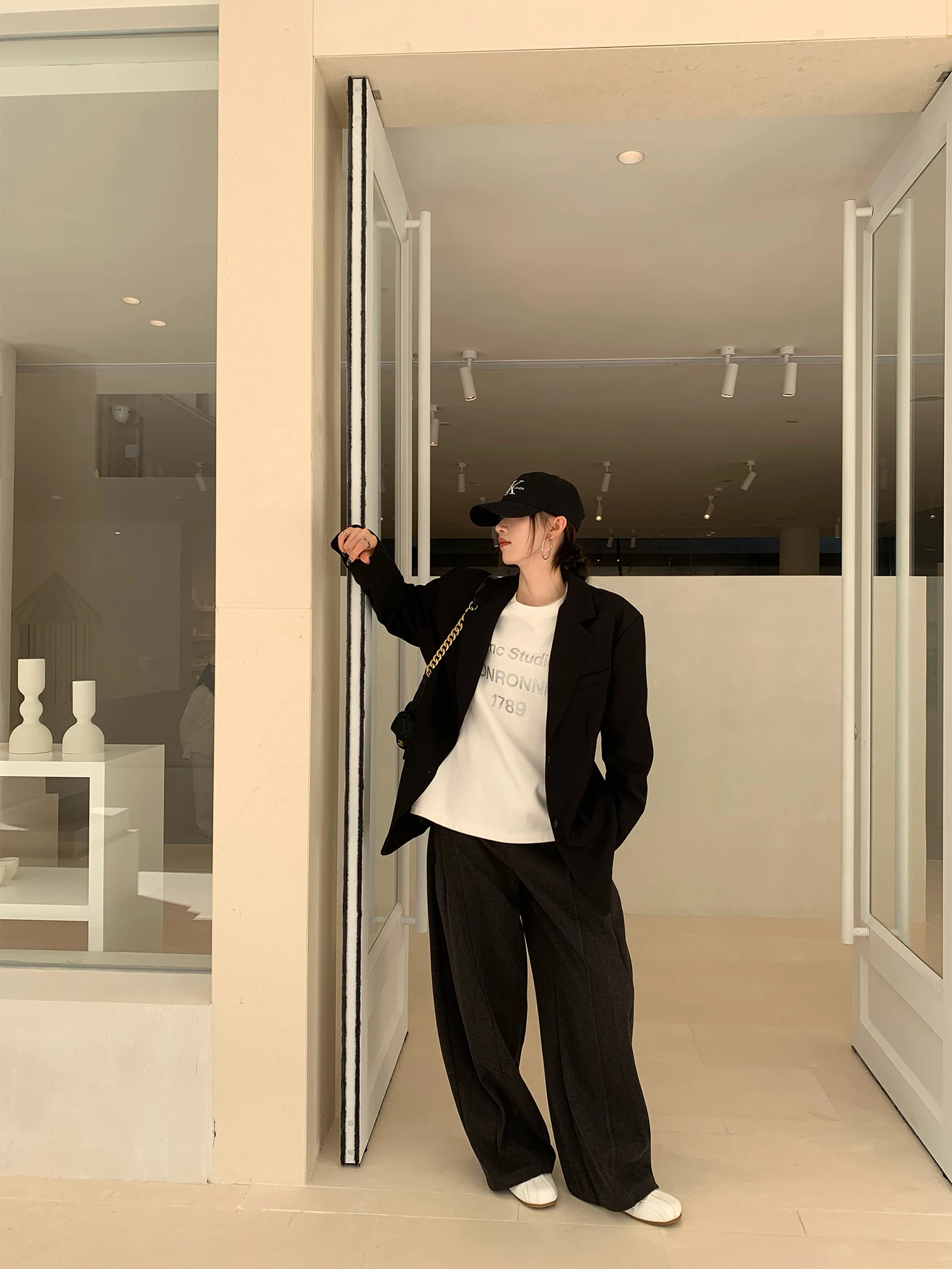 Шерстяные брюки Nuomici с широкими штанинами, утепленные, свободного кроя, для повседневной носки, с эффектом стройности, для женщин, с высокой талией, прямого кроя
Шерстяные брюки Nuomici с широкими штанинами, утепленные, свободного кроя, для повседневной носки, с эффектом стройности, для женщин, с высокой талией, прямого кроя