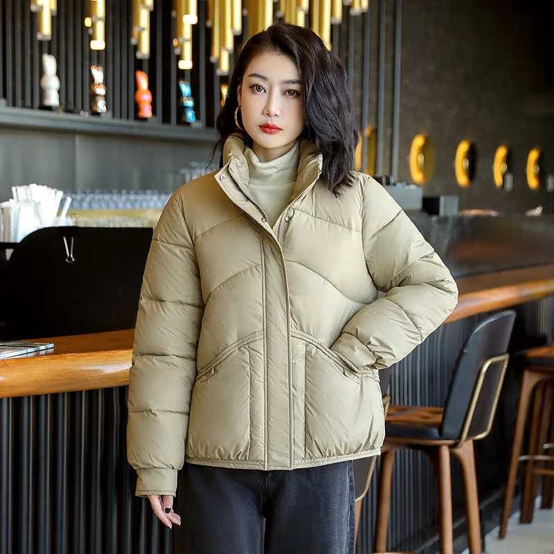 2023 Fashion Streetwear Winter Down Cotton-padded Jacket Women Short Coat Stand-up Collar Loose Outerwear Female Thicken Parkas
2023 Fashion Streetwear Winter Down Cotton-padded Jacket Women Short Coat Stand-up Collar Loose Outerwear Female Thicken Parkas