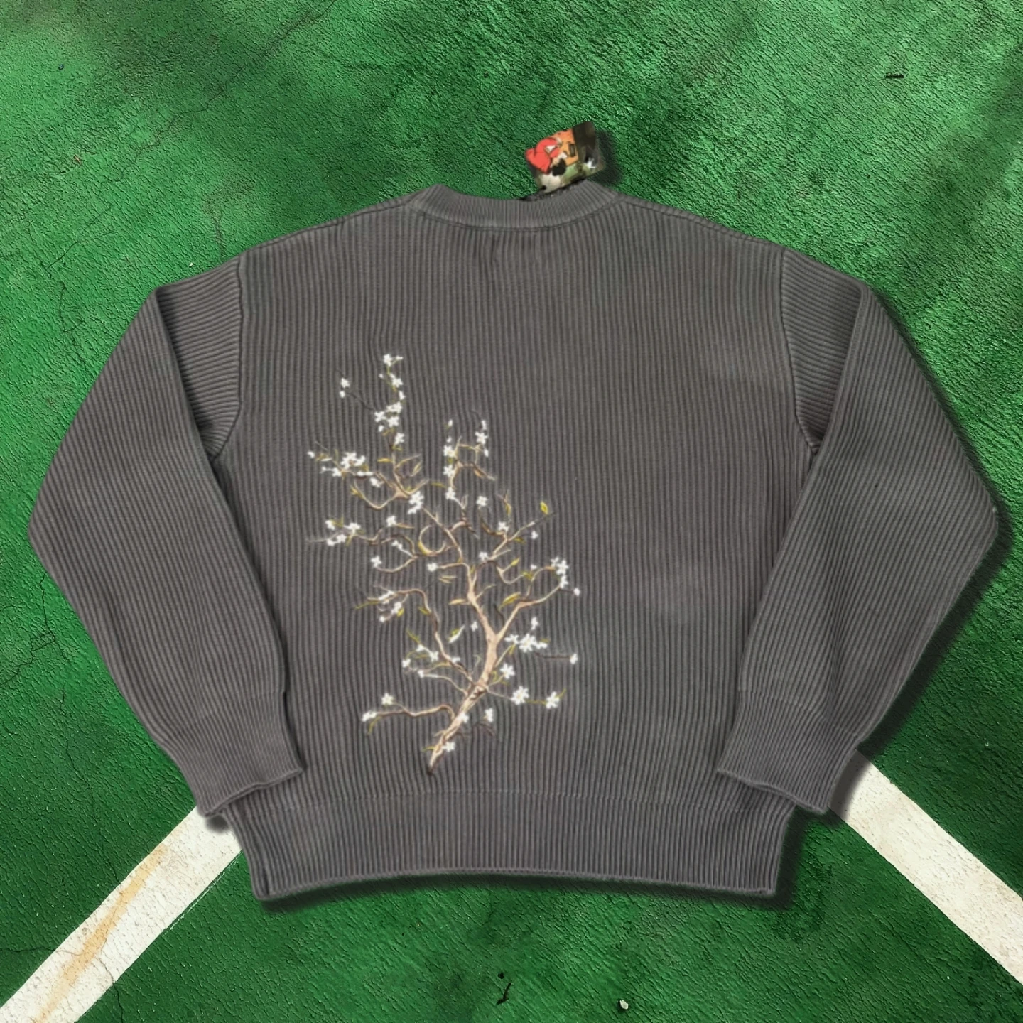 DERSCHUTZE Трендовый молодежный свитер оверсайз с цветочной вышивкой в американском стиле, с круглым вырезом, из широкой вязки
DERSCHUTZE Трендовый молодежный свитер оверсайз с цветочной вышивкой в американском стиле, с круглым вырезом, из широкой вязки