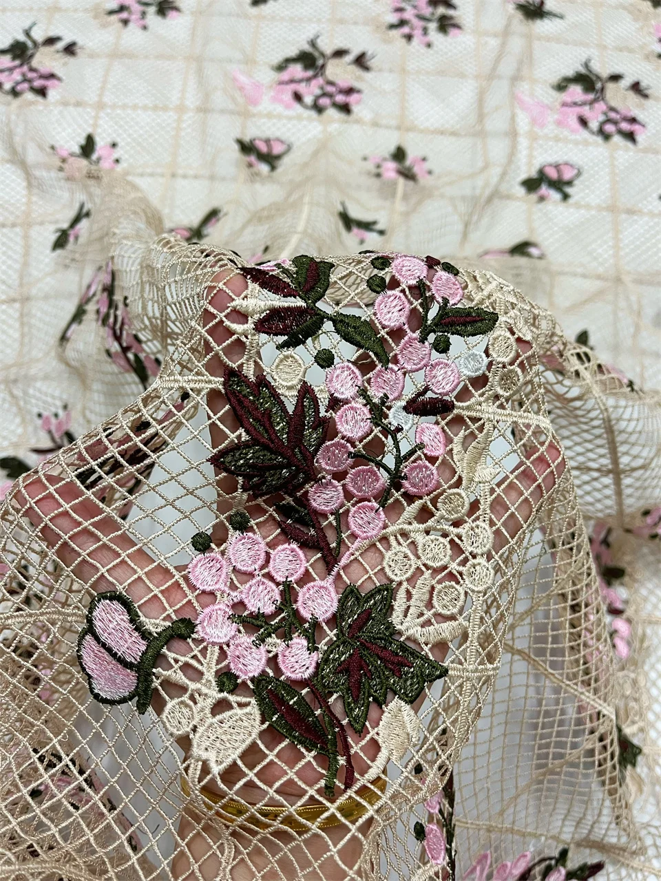 Latest French Tulle Lace Fabric 2026 High Quality African Lace Nigerian Lace Fabric 5 Yards for Women Dresses Sewing NHX6370
Latest French Tulle Lace Fabric 2026 High Quality African Lace Nigerian Lace Fabric 5 Yards for Women Dresses Sewing NHX6370