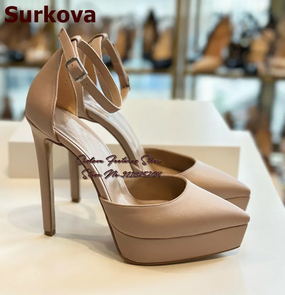 Вечерние атласные туфли-лодочки Surkova бежевого и черного цветов на шпильках с острым носком и ремешком
Вечерние атласные туфли-лодочки Surkova бежевого и черного цветов на шпильках с острым носком и ремешком