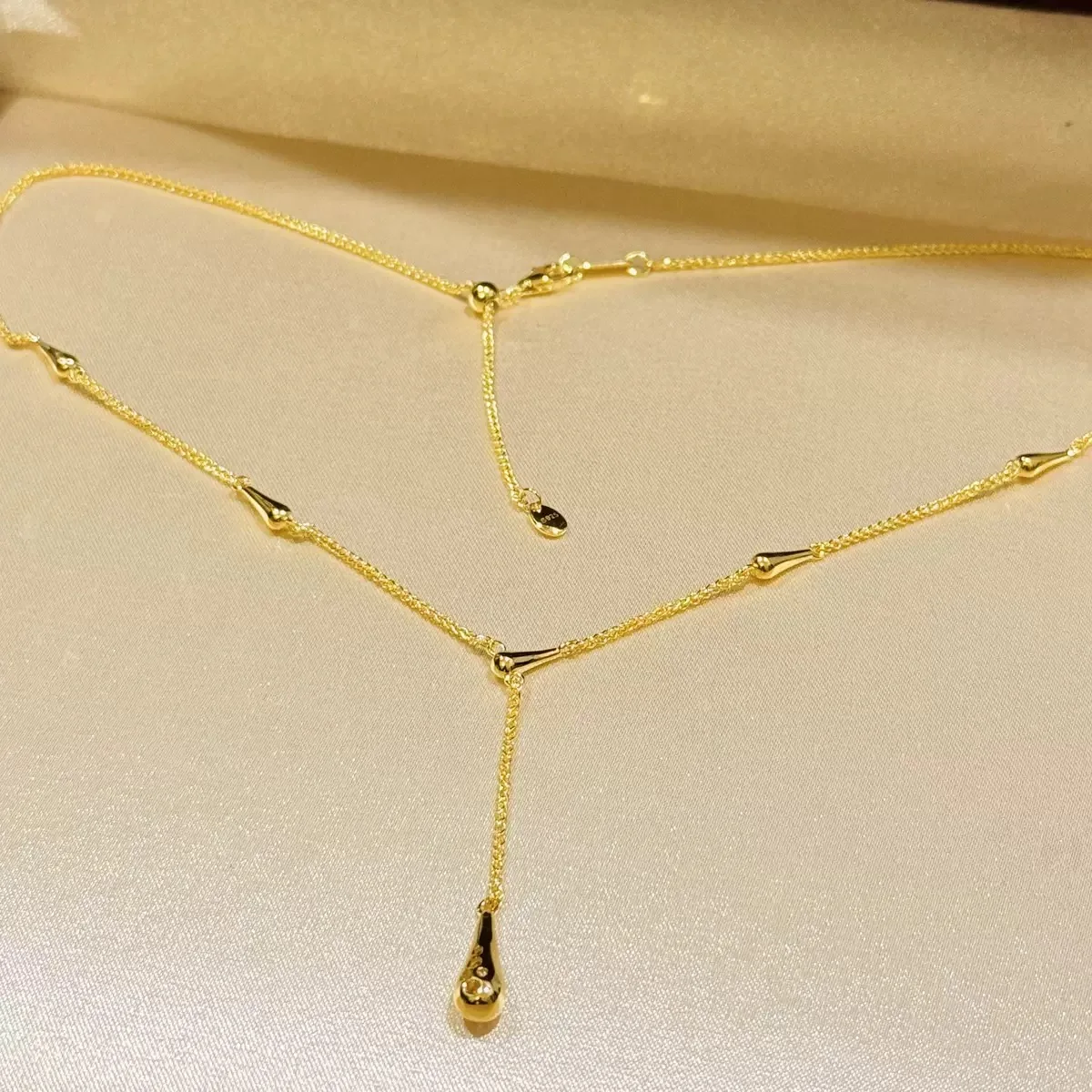 2025 New Fashion Trend Brand 925 Pure Silver Jewelry Necklace French Elegant Water Drop Light Luxury Sparkling Wedding Pendant
2025 New Fashion Trend Brand 925 Pure Silver Jewelry Necklace French Elegant Water Drop Light Luxury Sparkling Wedding Pendant