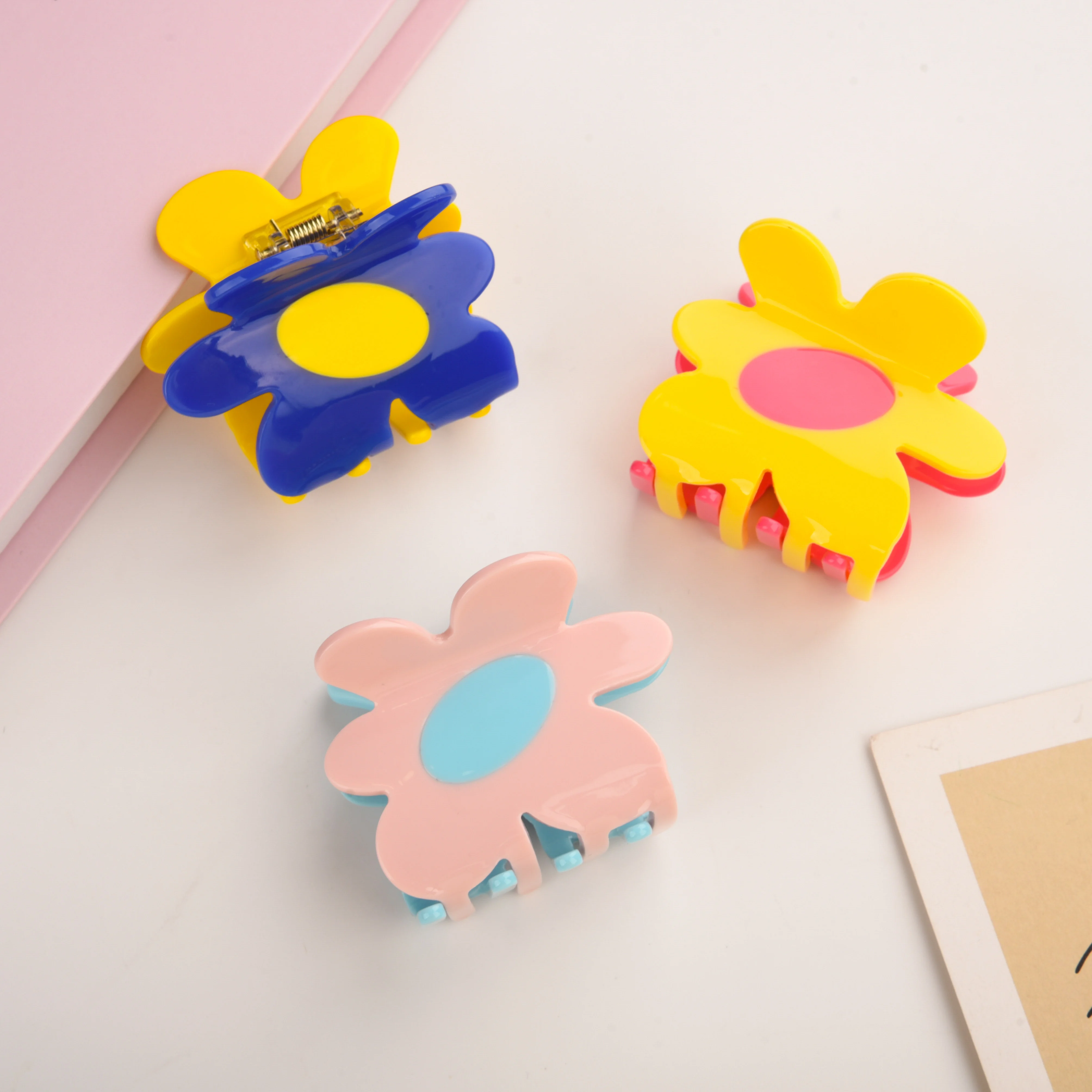 DuoShang New Style Spliced Colorful Flower Acetate Hair Claw Light Luxury Claw Clip Crab Hair Clip for Women Hair Accessories
DuoShang New Style Spliced Colorful Flower Acetate Hair Claw Light Luxury Claw Clip Crab Hair Clip for Women Hair Accessories