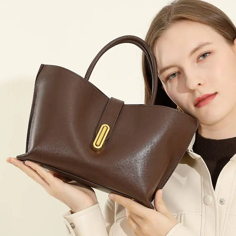 Women New Top Layer Vegetable Tanned Leather Tote Niche Fashion Commuter Handbag Women's Crossbody Bag Leather Handbags Female
Women New Top Layer Vegetable Tanned Leather Tote Niche Fashion Commuter Handbag Women's Crossbody Bag Leather Handbags Female