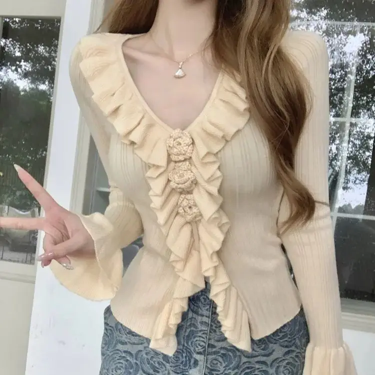 French V-neck Ear-edge Slim-fit Knitted Bottoming Shirt for Women, Autumn Chic Long-sleeved Versatile Inner Top
French V-neck Ear-edge Slim-fit Knitted Bottoming Shirt for Women, Autumn Chic Long-sleeved Versatile Inner Top