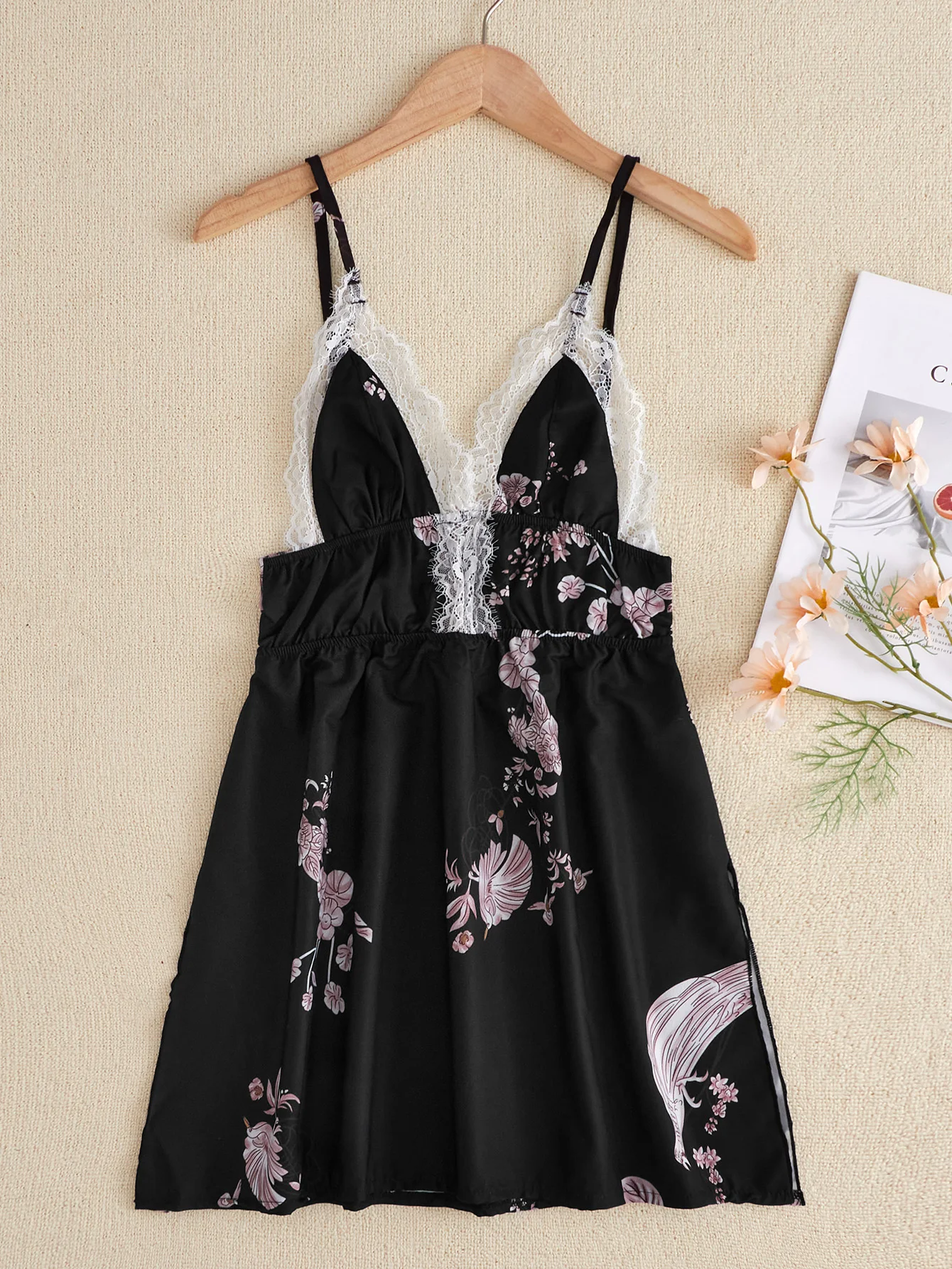 Women Lace Sleepwear Dress Open Side Chemises V-Neck Sexy Babydoll Short Nightgown Print Nightdress
Women Lace Sleepwear Dress Open Side Chemises V-Neck Sexy Babydoll Short Nightgown Print Nightdress