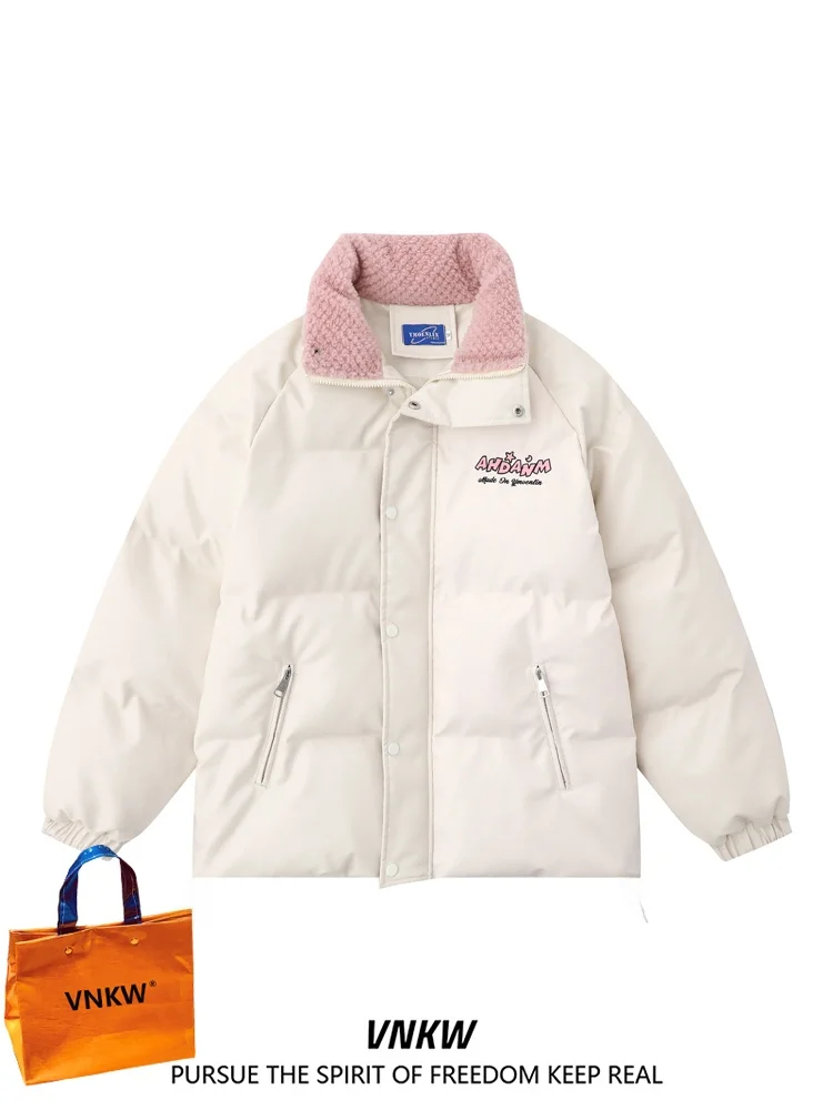 Модная утепленная хлопковая куртка для мужчин, зимняя теплая куртка с воротником-стойкой на молнии, повседневная свободная куртка в стиле бейсбольной формы, парная модель в гонконгском стиле
Модная утепленная хлопковая куртка для мужчин, зимняя теплая куртка с воротником-стойкой на молнии, повседневная свободная куртка в стиле бейсбольной формы, парная модель в гонконгском стиле