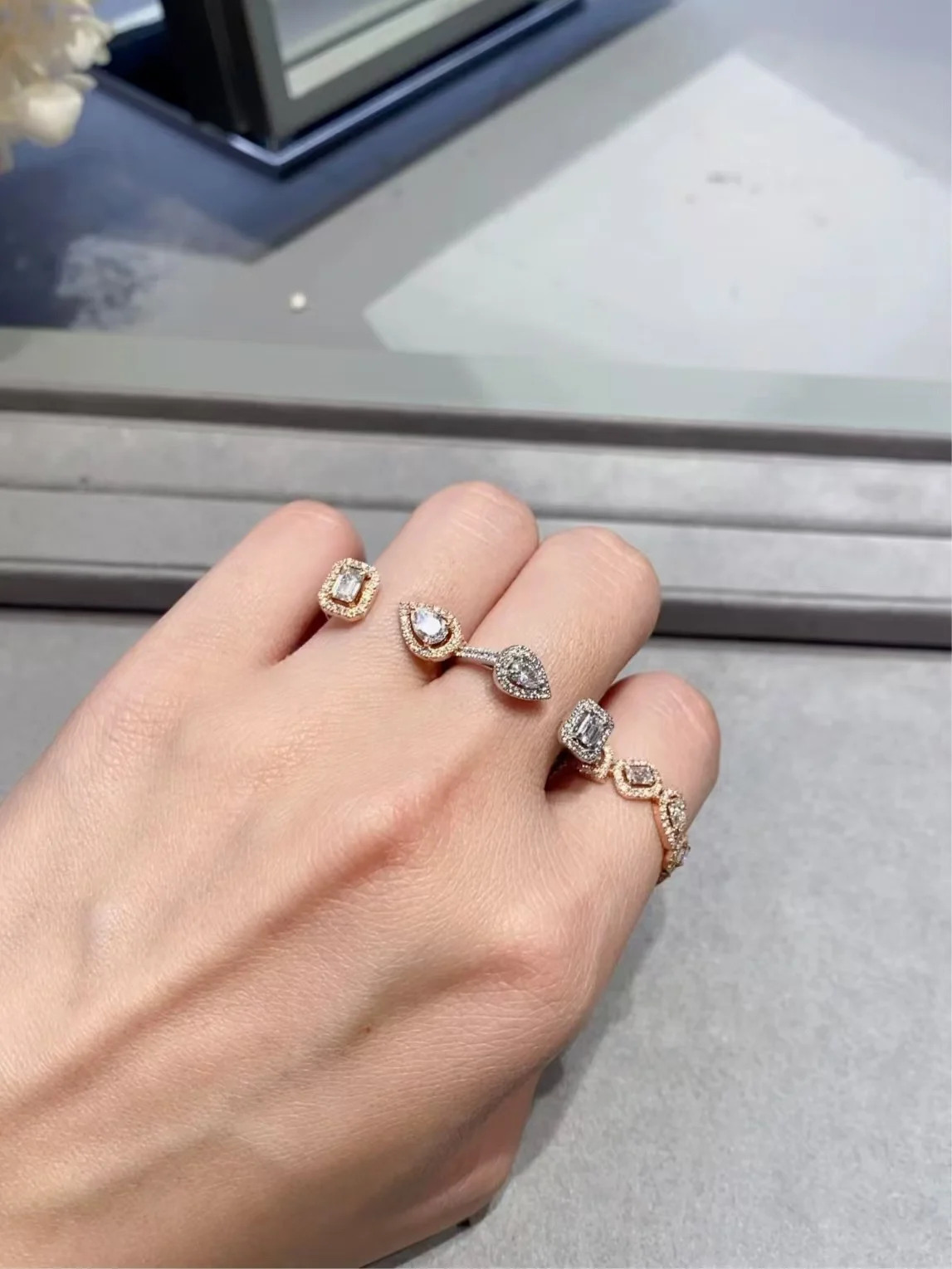 "Luxury S925 Silver Midi Ring Set - Bohemian Inspired Patterns - Perfect for Stacking - Hypoallergenic and Tarnish Resistant"
"Luxury S925 Silver Midi Ring Set - Bohemian Inspired Patterns - Perfect for Stacking - Hypoallergenic and Tarnish Resistant"