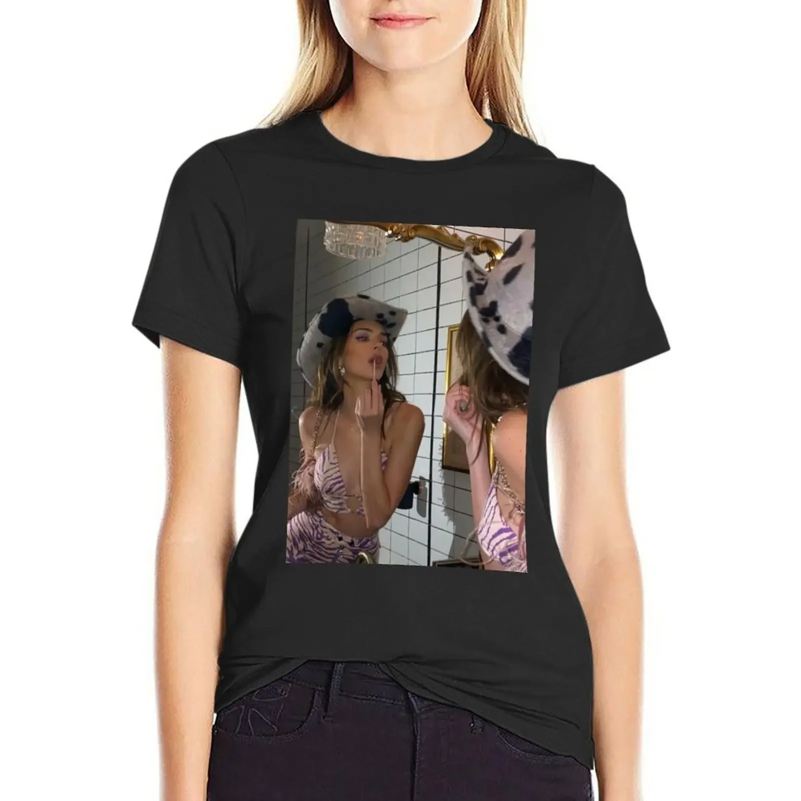 Kendall - Time for Gloss T-Shirt tops female vintage clothes t shirts for Women loose fit
Kendall - Time for Gloss T-Shirt tops female vintage clothes t shirts for Women loose fit