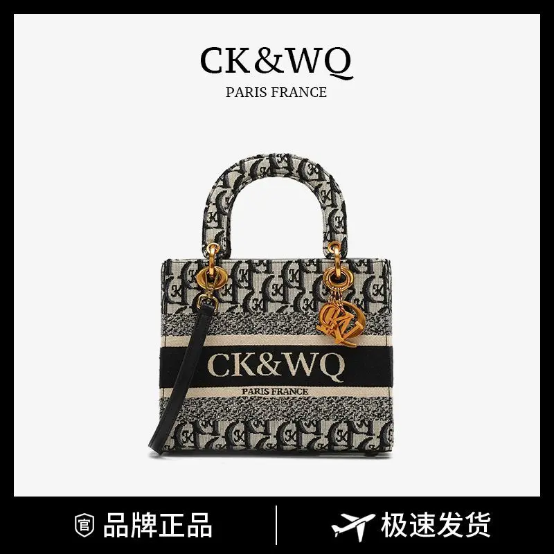 Light Luxury Designer Women Bags Retro fashion versatile jacquard handbag, crossbody, and consort bag with a new sense of luxury
Light Luxury Designer Women Bags Retro fashion versatile jacquard handbag, crossbody, and consort bag with a new sense of luxury