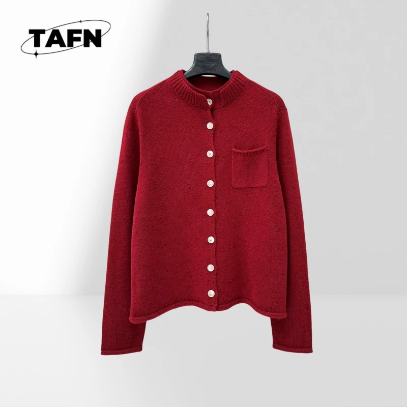 Retro Cashmere Cardigan Sweater – Cozy and Elegant for Casual Outings Vintage Style and Cozy Warmth for Everyday Wear AI1007
Retro Cashmere Cardigan Sweater – Cozy and Elegant for Casual Outings Vintage Style and Cozy Warmth for Everyday Wear AI1007