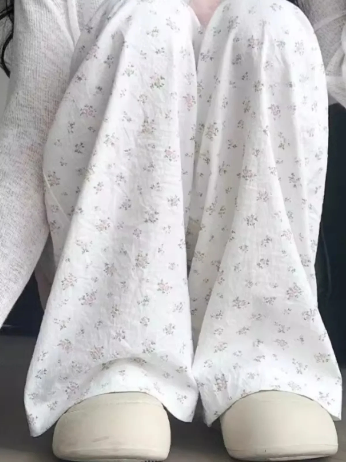 Retro Korean Floral Print High Waist Straight Leg Casual Pants Women's Thin Summer 2024 New High Waist Slimming White Wide Le...
Retro Korean Floral Print High Waist Straight Leg Casual Pants Women's Thin Summer 2024 New High Waist Slimming White Wide Le...