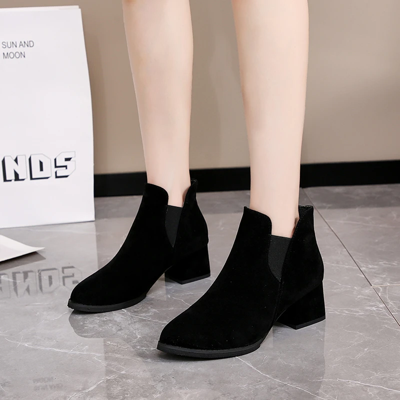 2025 Women's Fall Winter Pointed Toe Slip On Women's Ankle Boots Stylish Simple Mid-Heel Short Chelsea Boots
2025 Women's Fall Winter Pointed Toe Slip On Women's Ankle Boots Stylish Simple Mid-Heel Short Chelsea Boots