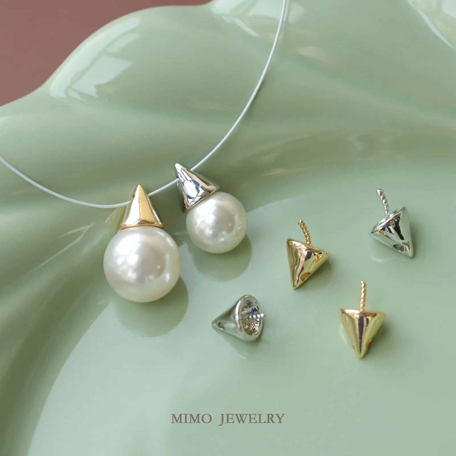 Simple Glossy Small Hat with Empty Holder Necklace Charms Pendant Supplies DIY Hand Brass Gold Plated Accessories
Simple Glossy Small Hat with Empty Holder Necklace Charms Pendant Supplies DIY Hand Brass Gold Plated Accessories