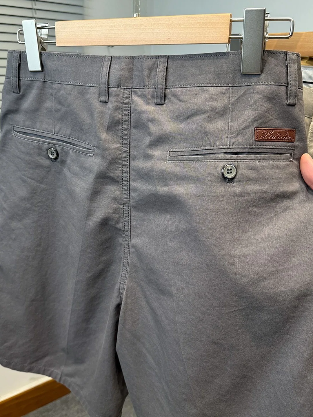 Casual Summer Men's Suit Shorts Five-Quarter Waist Belt High-End Feel Straight Leg Cotton Pants Casual Business Style
Casual Summer Men's Suit Shorts Five-Quarter Waist Belt High-End Feel Straight Leg Cotton Pants Casual Business Style