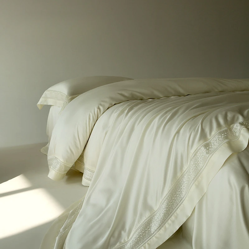 High luxury and high sense 120 Tencel embroidery four-piece LF Lanjing embroidered ice silk quilt cover hollowed out bedding.
High luxury and high sense 120 Tencel embroidery four-piece LF Lanjing embroidered ice silk quilt cover hollowed out bedding.
