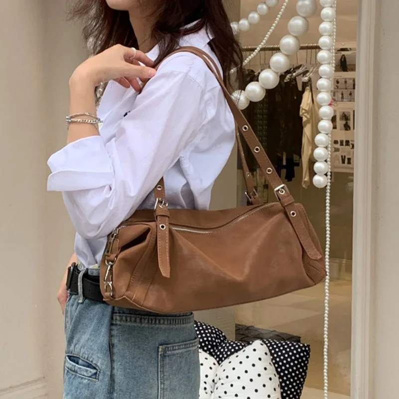 Новая портативная сумка для пельменей из мягкой искусственной кожи в стиле ретро, простая многофункциональная сумка для пригородных мотоциклов большой вместимости на плечо в ленивом стиле b
Новая портативная сумка для пельменей из мягкой искусственной кожи в стиле ретро, простая многофункциональная сумка для пригородных мотоциклов большой вместимости на плечо в ленивом стиле b