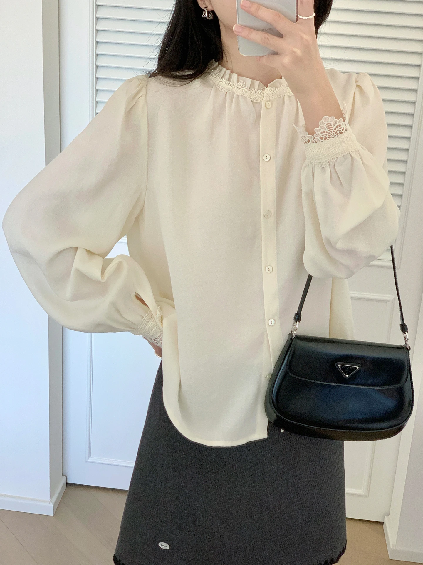 Женская блузка Rame Secret Garden с двусторонним кружевным воротником-лепестком, дышащая, комфортная, винтажная, свободного кроя
Женская блузка Rame Secret Garden с двусторонним кружевным воротником-лепестком, дышащая, комфортная, винтажная, свободного кроя