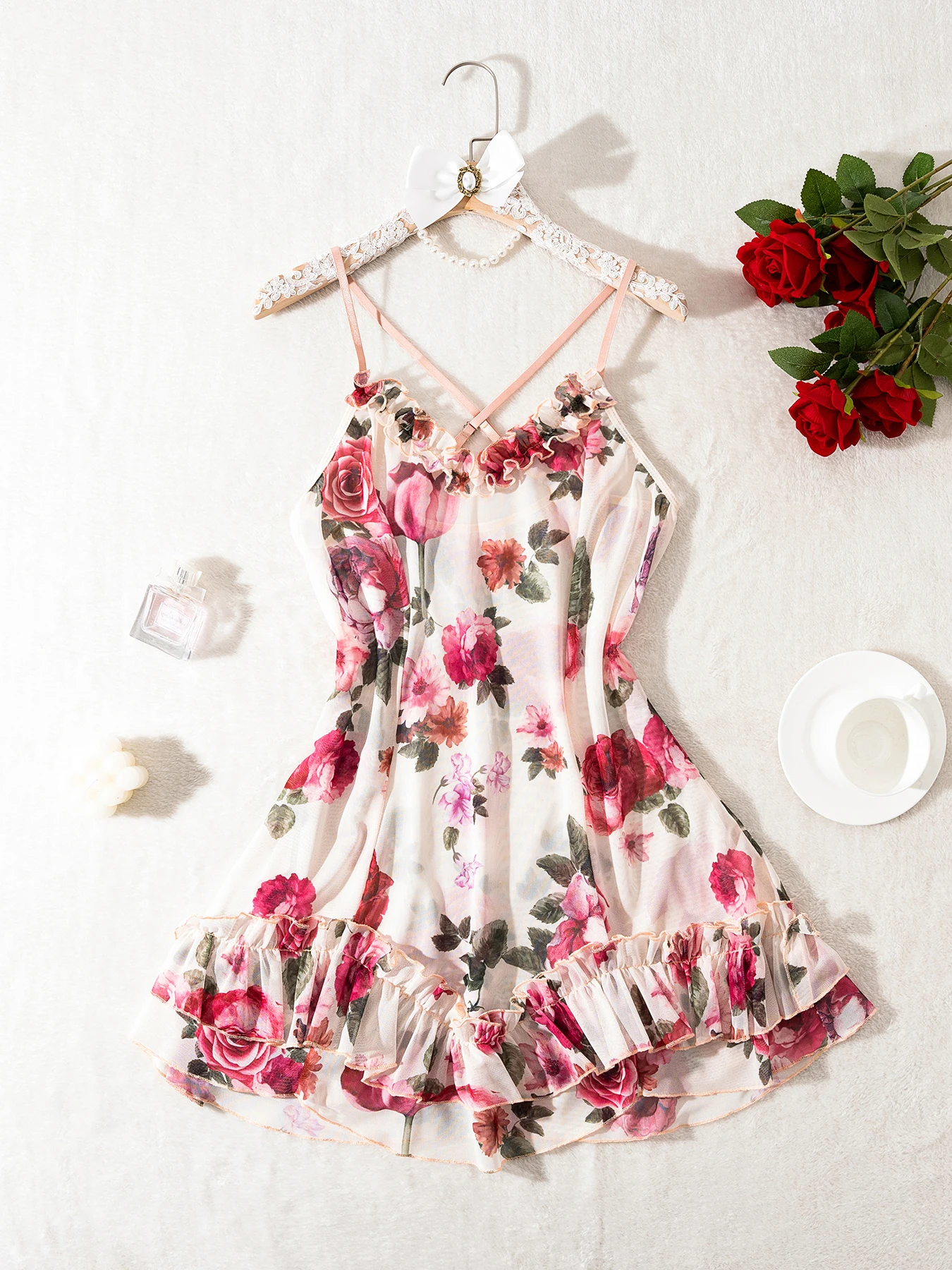 Сексуальное женское белье с цветочным принтом и рюшами, прозрачная кружевная ночная рубашка-бабочка - женское мини-платье для сна с круглым вырезом и открытой спиной
Сексуальное женское белье с цветочным принтом и рюшами, прозрачная кружевная ночная рубашка-бабочка - женское мини-платье для сна с круглым вырезом и открытой спиной