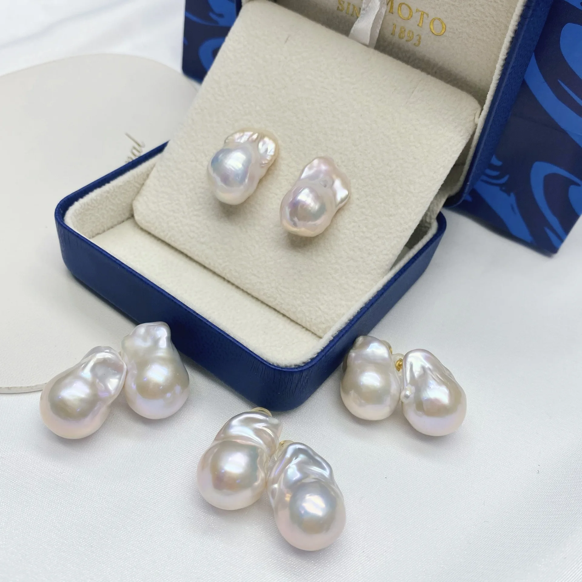 Gorgeous Simple Fashionable Exquisite Large Baroque Freshwater Pearl Stud Earrings Redbook Internet Celebrity Same Style
Gorgeous Simple Fashionable Exquisite Large Baroque Freshwater Pearl Stud Earrings Redbook Internet Celebrity Same Style
