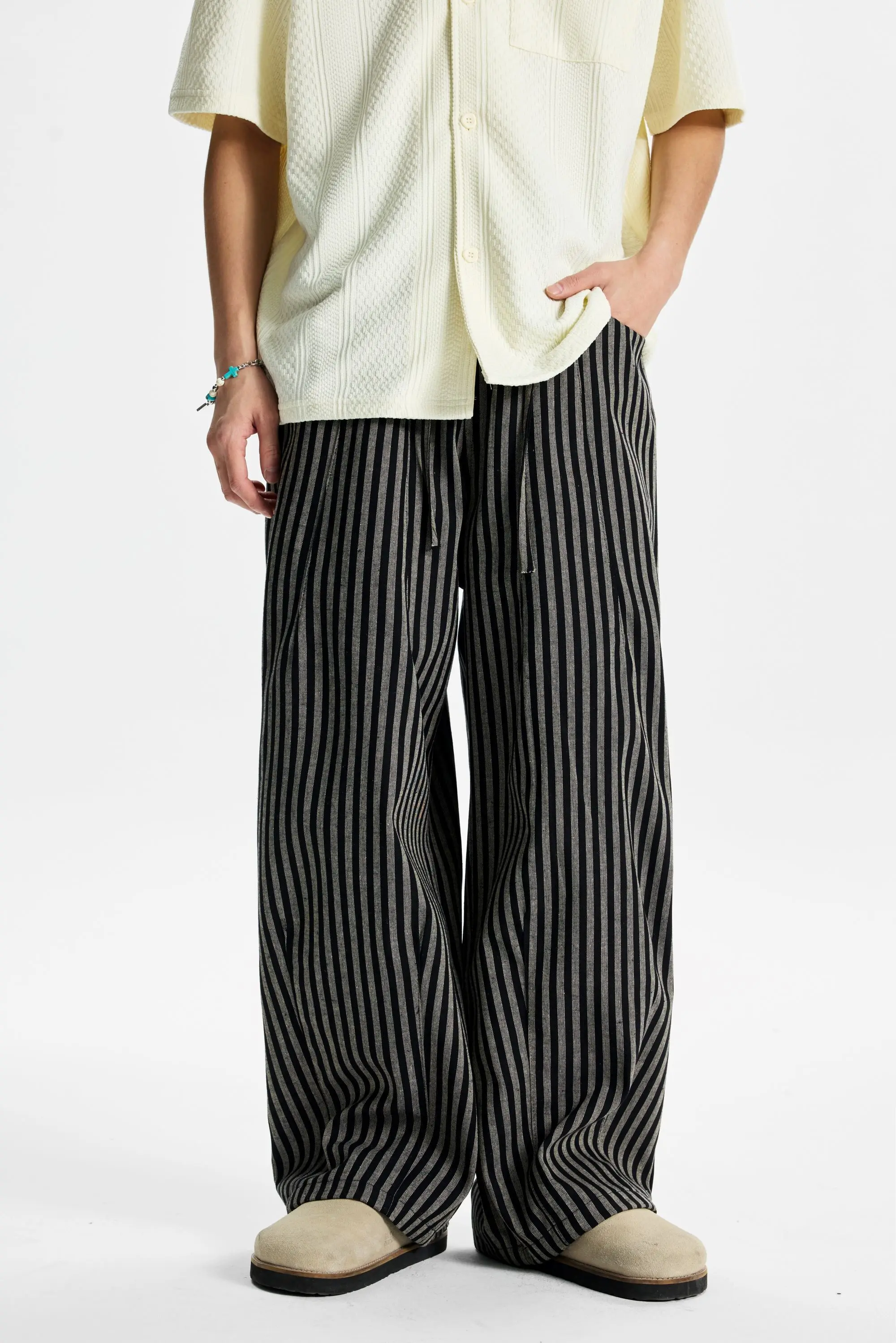 Retro Black Vertical Stripe Casual Pants for Men & Women Loose Fit Straight Leg Trousers with Draping Comfort Unisex Streetwear
Retro Black Vertical Stripe Casual Pants for Men & Women Loose Fit Straight Leg Trousers with Draping Comfort Unisex Streetwear