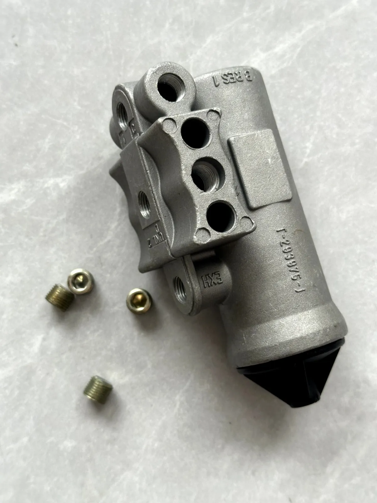 FIT FOR NISSAN UD CW520 CW450 TRUCK AIR GOVERNOR VALVE
FIT FOR NISSAN UD CW520 CW450 TRUCK AIR GOVERNOR VALVE