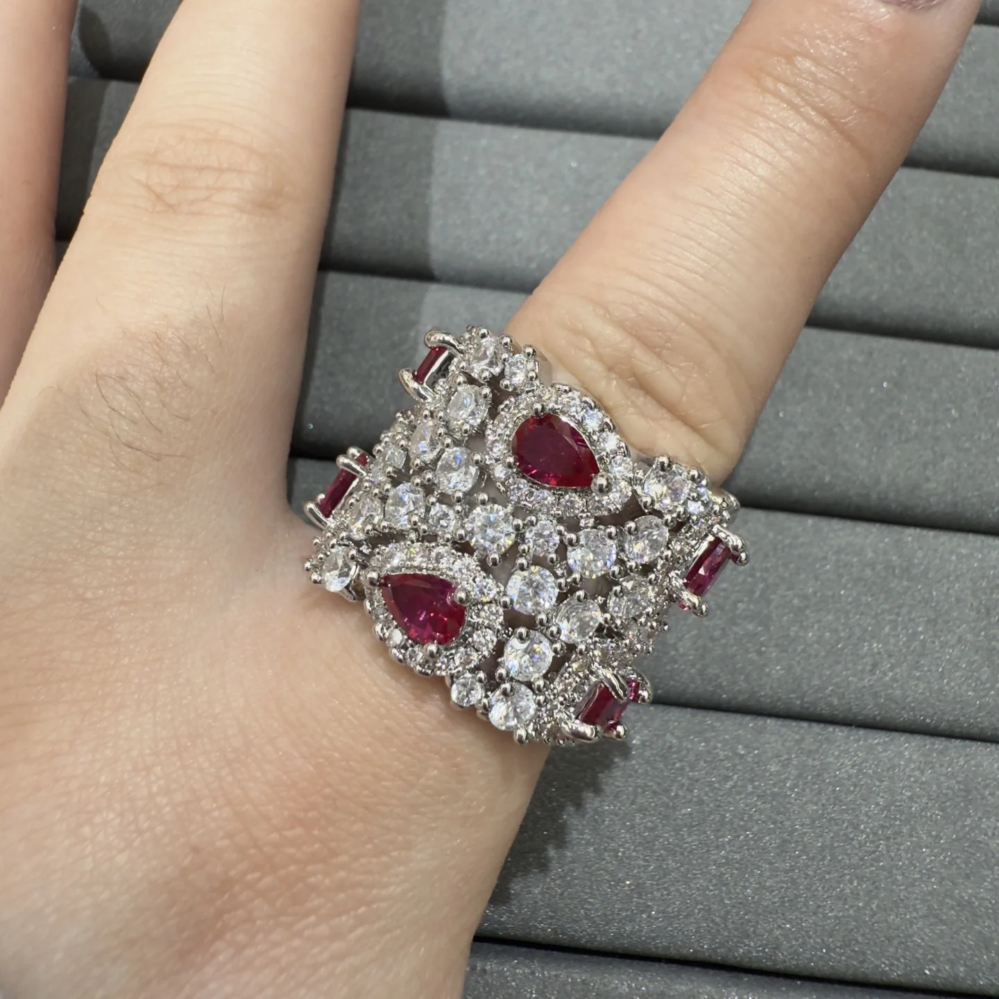 fashion shiny adjustable ring for women jewelry cubic zirconia pink white ring silver gold color gala event dinner party gift
fashion shiny adjustable ring for women jewelry cubic zirconia pink white ring silver gold color gala event dinner party gift