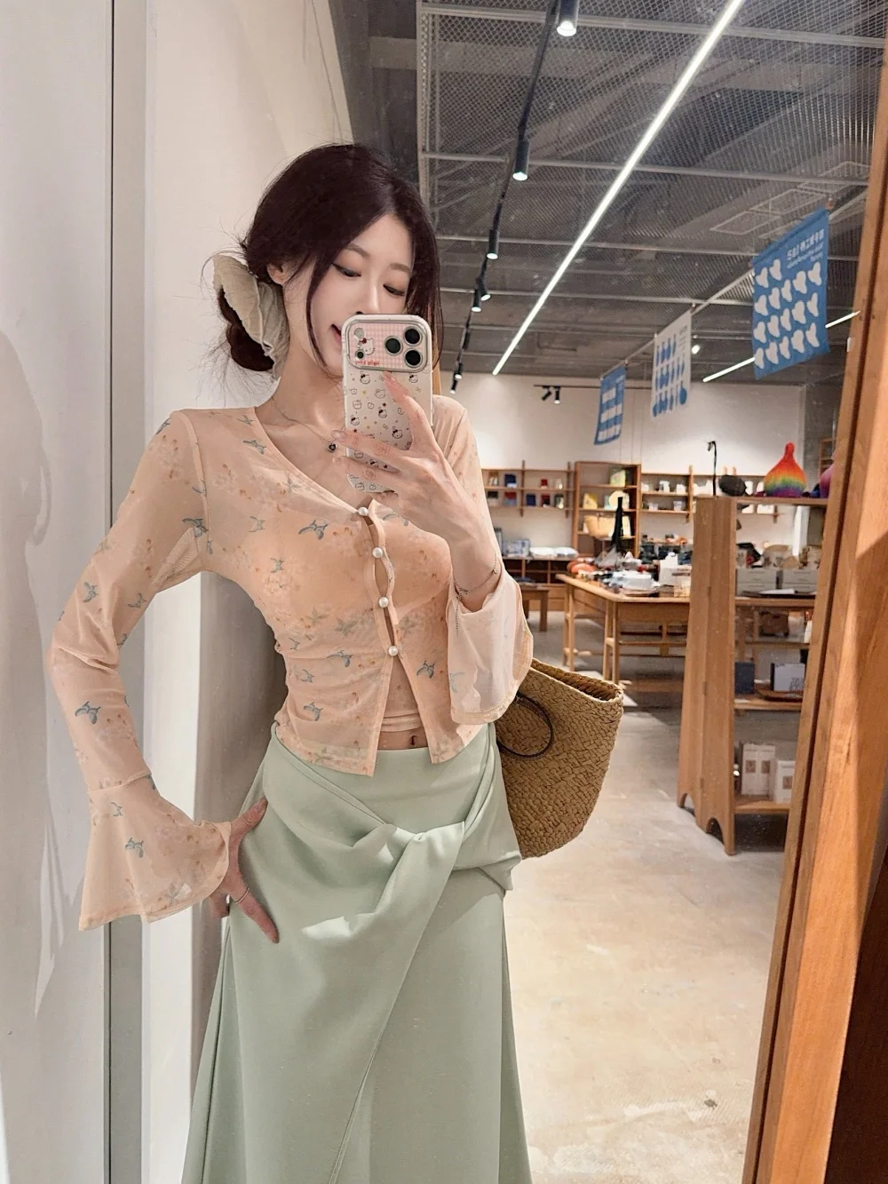 Delicate Style V-Neck Long Sleeve Set Women's Soft Fashion Half-length Skirt And Tank Top Ensemble Non-Repeating Trendy Outfit
Delicate Style V-Neck Long Sleeve Set Women's Soft Fashion Half-length Skirt And Tank Top Ensemble Non-Repeating Trendy Outfit