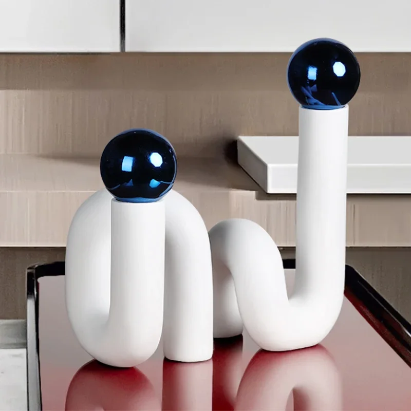 Simple Modern Creative Geometry Curved Blue Ball-like Study Decorations Home Furnishings Light Luxury Living Room Decoration
Simple Modern Creative Geometry Curved Blue Ball-like Study Decorations Home Furnishings Light Luxury Living Room Decoration