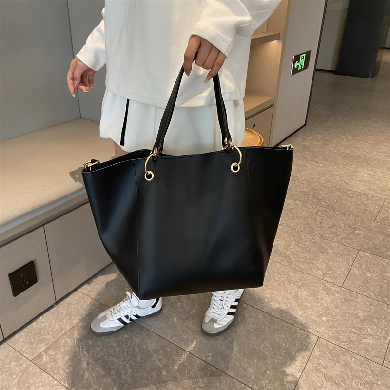 Retro Design PU Leather Shoulder Bags For Women 2025 Winter Trend Female Crossbody Bag Lady Handbags And Purses Retro Tote Bags 
Retro Design PU Leather Shoulder Bags For Women 2025 Winter Trend Female Crossbody Bag Lady Handbags And Purses Retro Tote Bags