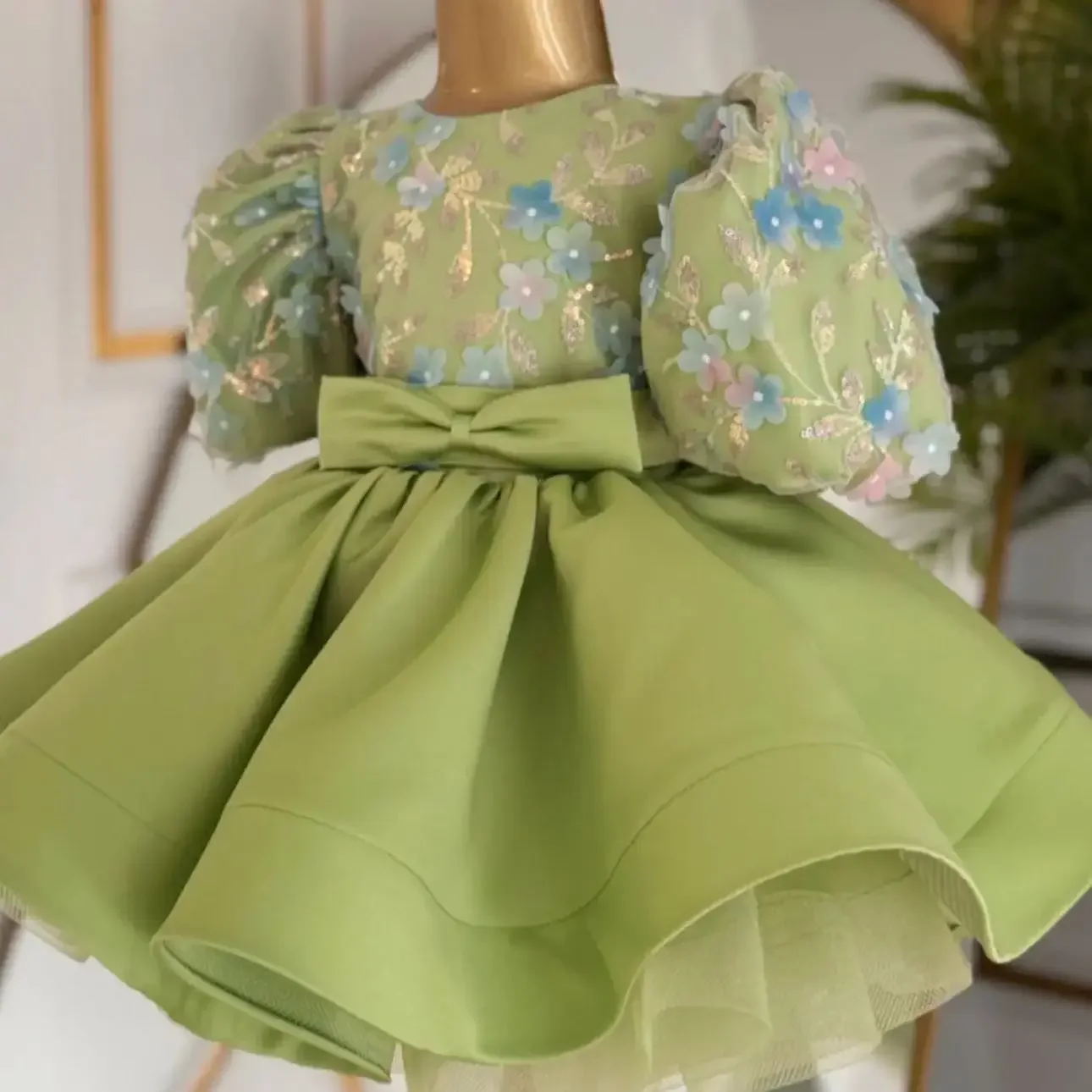 Green Floral Puff Sleeve Flower Girl Dress First Christmas Gown Wedding Party Outfit فساتين اطفال سهرة بناتي
Green Floral Puff Sleeve Flower Girl Dress First Christmas Gown Wedding Party Outfit فساتين اطفال سهرة بناتي