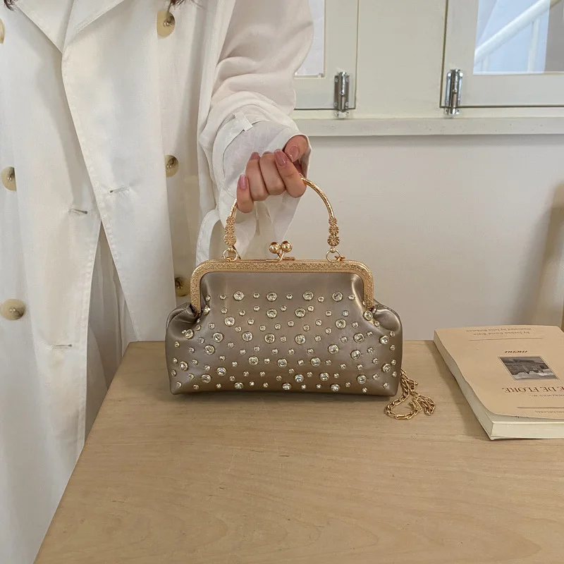 Women's New Rhinestone Rivet Handbag European and American Fashion Elegant Luxurious Design Shiny Chain Pu Crossbody Bags
Women's New Rhinestone Rivet Handbag European and American Fashion Elegant Luxurious Design Shiny Chain Pu Crossbody Bags