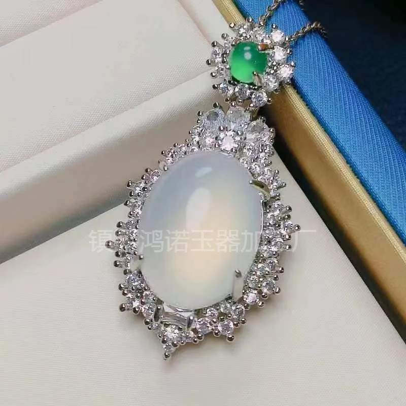 New-style with silver plating and inlaid chalcedony large pendant jade necklace
New-style with silver plating and inlaid chalcedony large pendant jade necklace