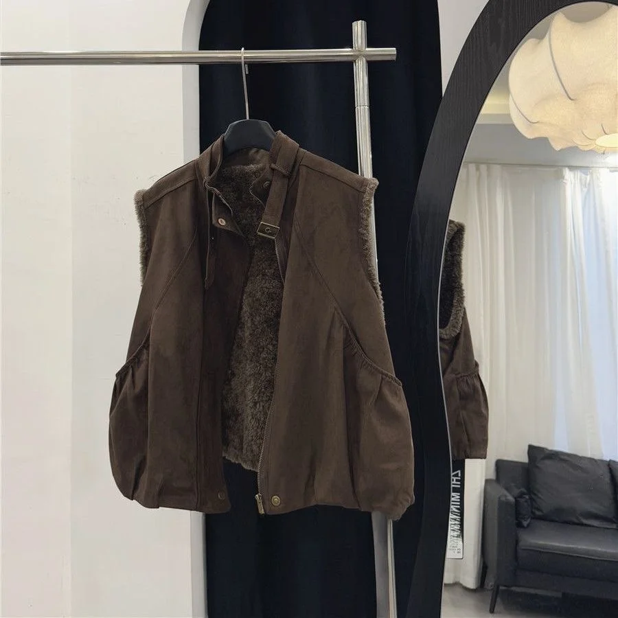 Retro Casual Fleece Lined Vest Women's Loose Sleeveless Jacket Autumn Winter New Style Comfortable Warm Outerwear
Retro Casual Fleece Lined Vest Women's Loose Sleeveless Jacket Autumn Winter New Style Comfortable Warm Outerwear