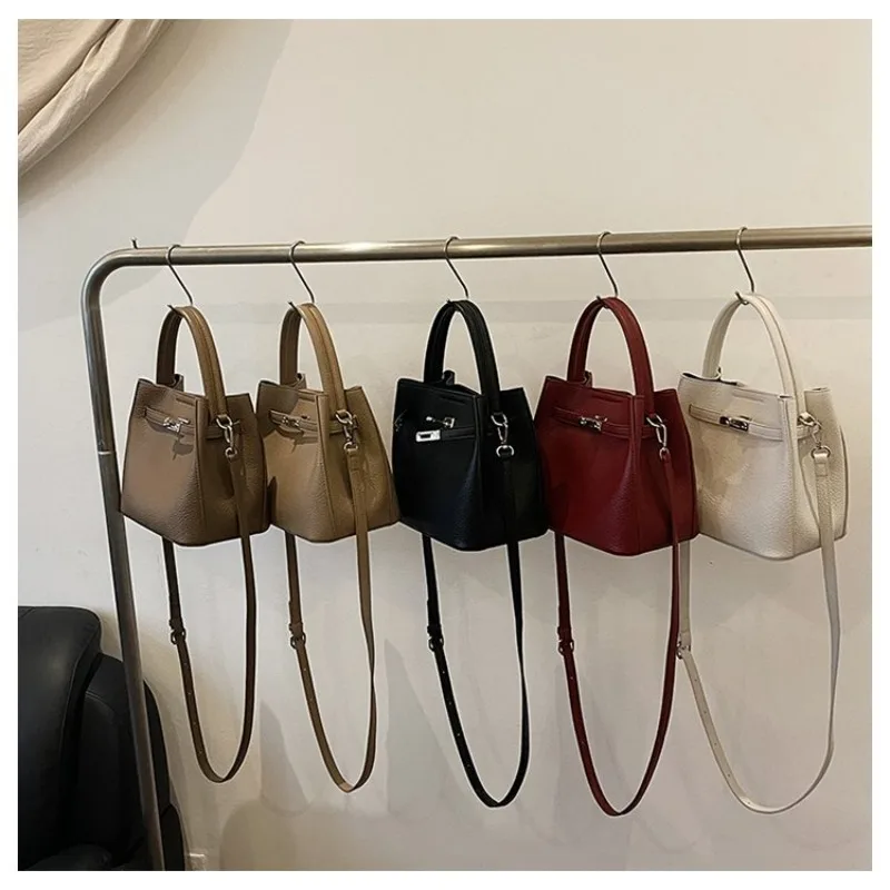 Trendy Textured Leather Diaper Bag Ladies Solid Color Satchel Square For Shopping Party Casual Minimalist High End Style
Trendy Textured Leather Diaper Bag Ladies Solid Color Satchel Square For Shopping Party Casual Minimalist High End Style