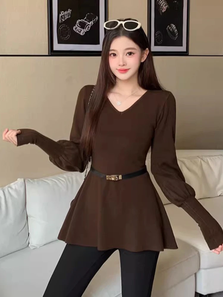 V-Neck Knitted Sweater Women's plus Size Lantern Sleeve Slim Fit Shoulder Korean Style Long Sleeve Commute Fashion Top
V-Neck Knitted Sweater Women's plus Size Lantern Sleeve Slim Fit Shoulder Korean Style Long Sleeve Commute Fashion Top