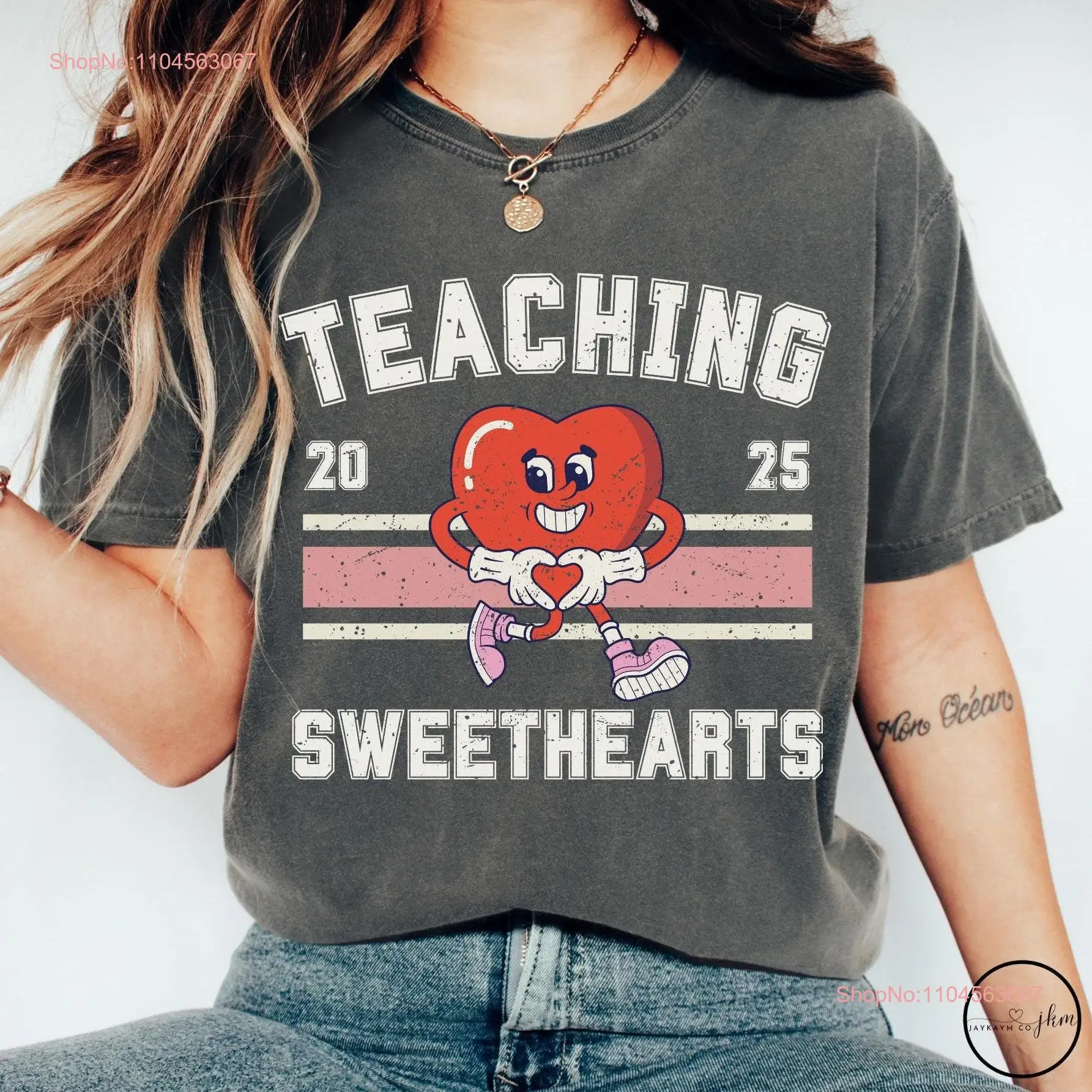 Футболка Teaching Sweethearts Comfort Colors на День Святого Валентина, учитель с длинными или короткими рукавами
Футболка Teaching Sweethearts Comfort Colors на День Святого Валентина, учитель с длинными или короткими рукавами