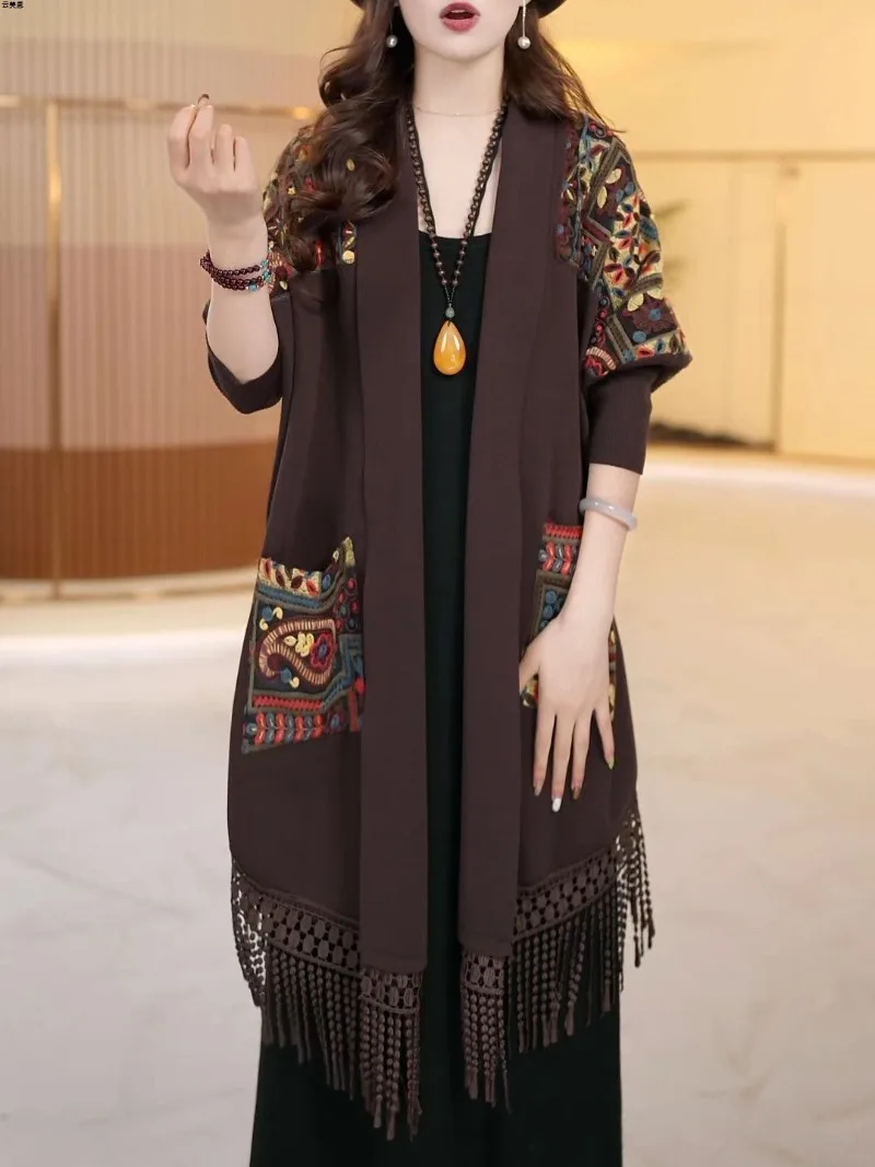 Женский элитный модный вязаный кардиган с имитацией вышивки, осень 2023, новая свободная и тонкая шаль средней длины
Женский элитный модный вязаный кардиган с имитацией вышивки, осень 2023, новая свободная и тонкая шаль средней длины