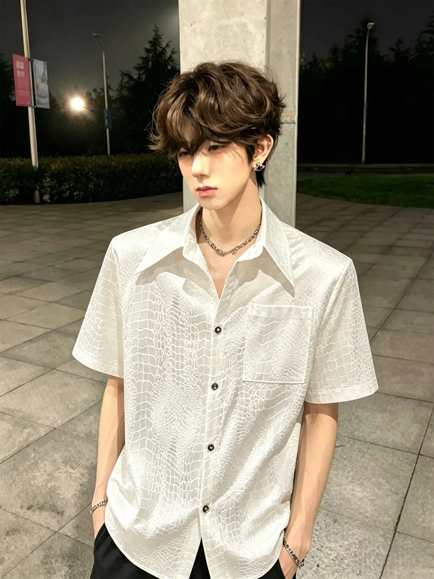 White Crocodile Pattern Padded Shoulder Ice Silk Short Sleeve Men's Shirt Cleanfit Summer Unique Design Hairdresser Shirt
White Crocodile Pattern Padded Shoulder Ice Silk Short Sleeve Men's Shirt Cleanfit Summer Unique Design Hairdresser Shirt