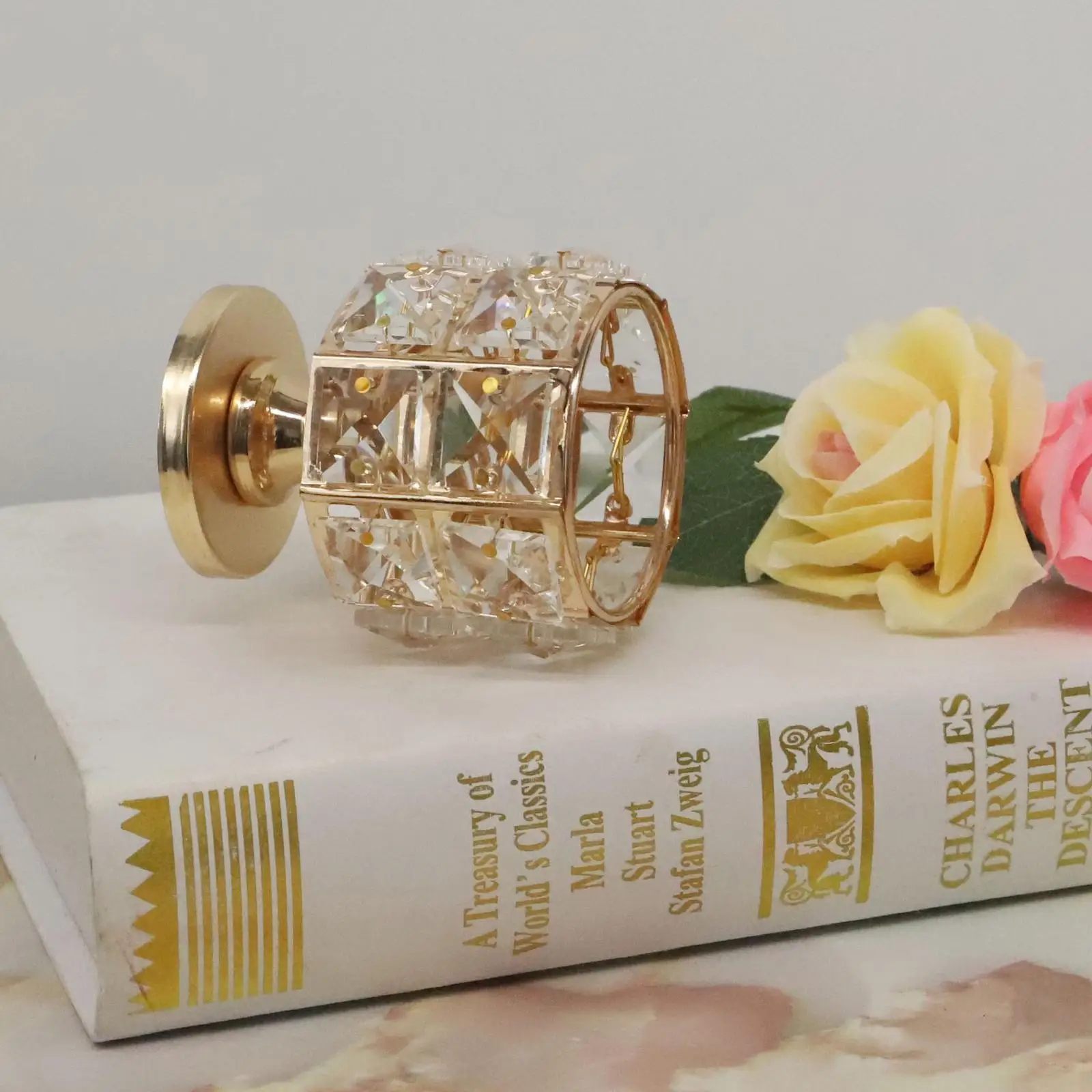 Crystal Tealight Candle Holder Luxury Decorative Candleholder Metal Table Centerpiece Tray for Home Wedding Decor
Crystal Tealight Candle Holder Luxury Decorative Candleholder Metal Table Centerpiece Tray for Home Wedding Decor