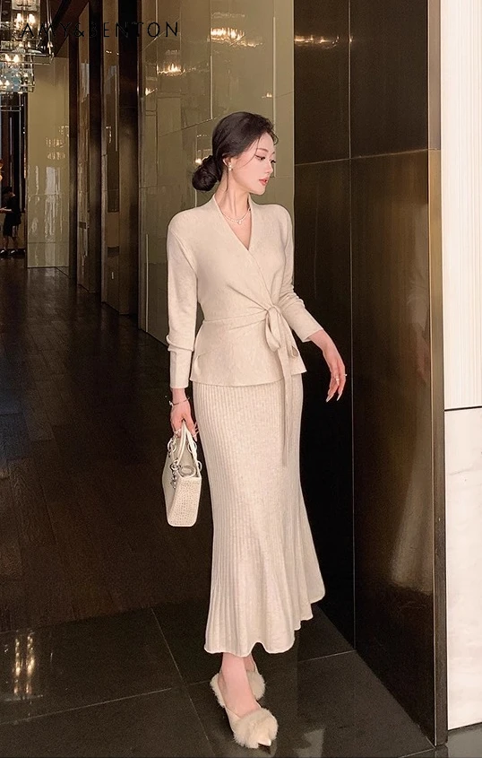 Autumn Winter Korean Style Commuting V-Neck Waist-Tie Camel Apricot Knitted Top High-Waisted Half-Length Bodycon Mermaid Skirt
Autumn Winter Korean Style Commuting V-Neck Waist-Tie Camel Apricot Knitted Top High-Waisted Half-Length Bodycon Mermaid Skirt