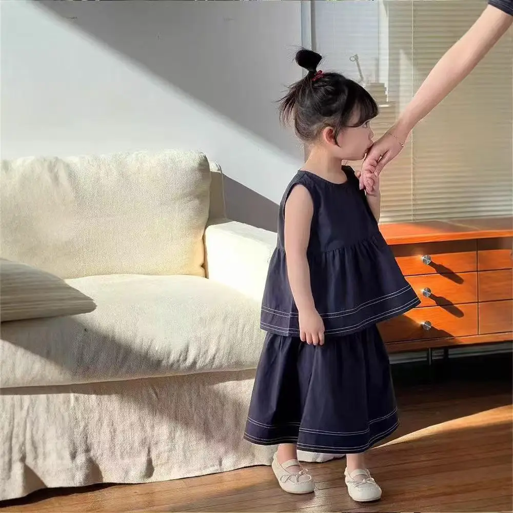 Children's Set 2025 Summer New 2-8Y Girls' Navy Blue Cowboy Sleeveless Vest Half Skirt Two-piece Summer Set 90-140CM
Children's Set 2025 Summer New 2-8Y Girls' Navy Blue Cowboy Sleeveless Vest Half Skirt Two-piece Summer Set 90-140CM