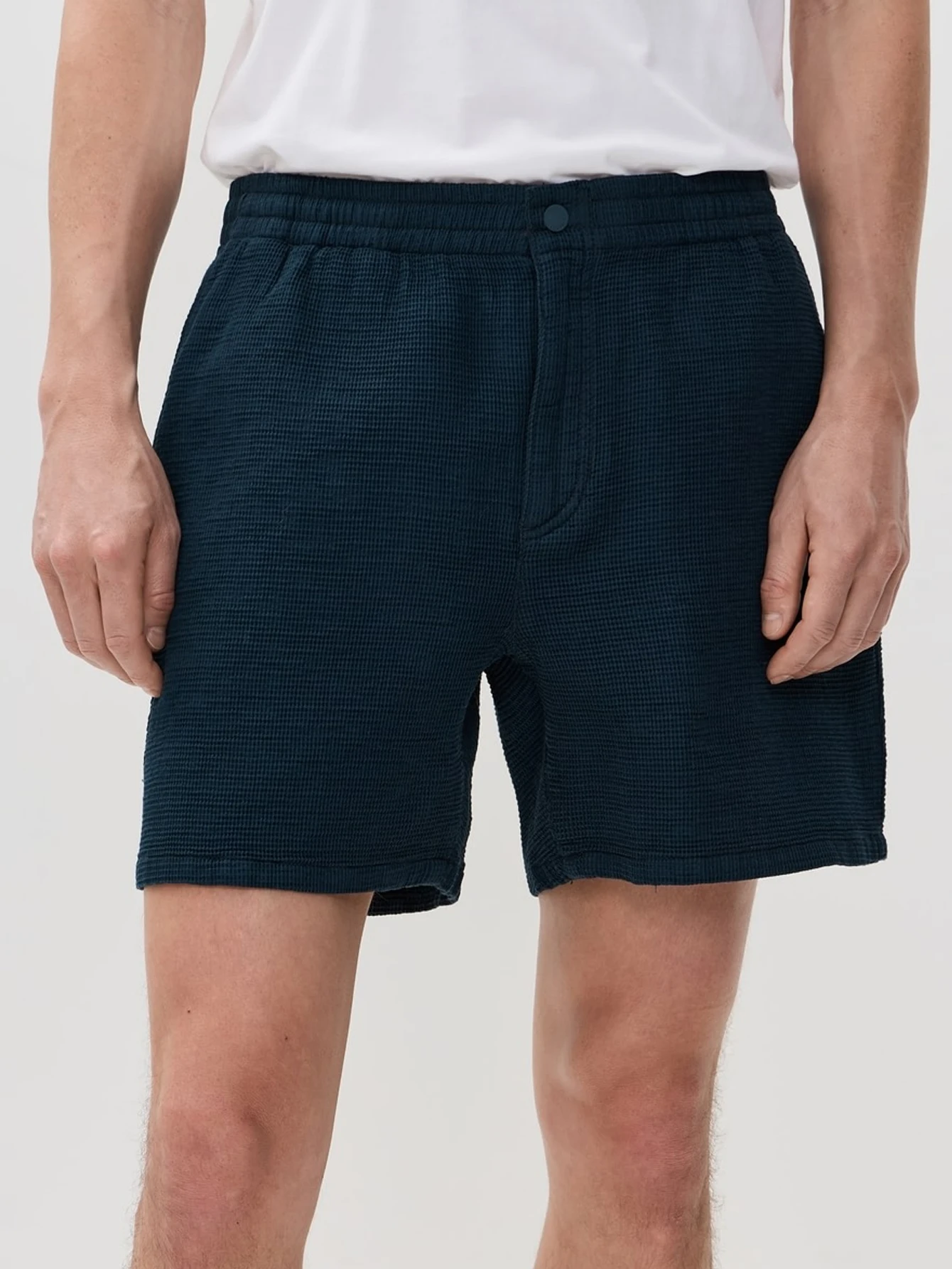 2026 Summer New Solid Color Casual Shorts for Men Korean Style Trendy Loose Button Pocket Outdoor Sports Running Shorts
2026 Summer New Solid Color Casual Shorts for Men Korean Style Trendy Loose Button Pocket Outdoor Sports Running Shorts