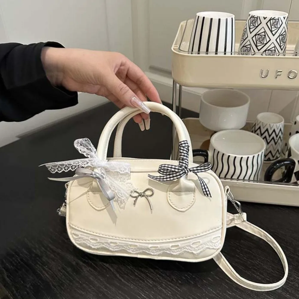 Сумка-бостон из искусственной кожи Pea Bag с бантом и лентой, водонепроницаемая, в корейском стиле, маленькая квадратная сумка через плечо для школы
Сумка-бостон из искусственной кожи Pea Bag с бантом и лентой, водонепроницаемая, в корейском стиле, маленькая квадратная сумка через плечо для школы