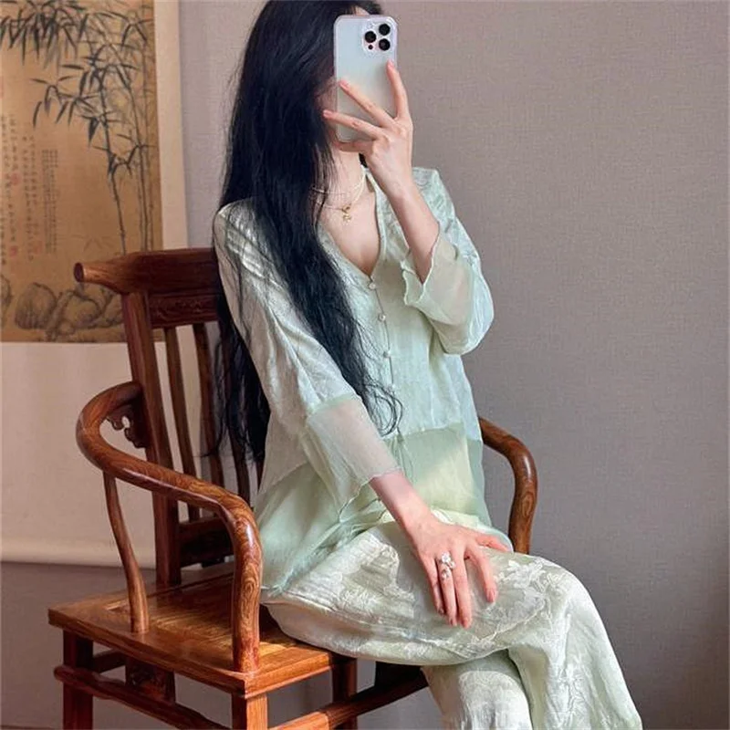 Новая пижама Femme в китайском стиле, одежда для сна из ледяного шелка для женщин, весенне-осенний пижамный комплект с длинными рукавами, роскошная домашняя одежда, одежда
Новая пижама Femme в китайском стиле, одежда для сна из ледяного шелка для женщин, весенне-осенний пижамный комплект с длинными рукавами, роскошная домашняя одежда, одежда