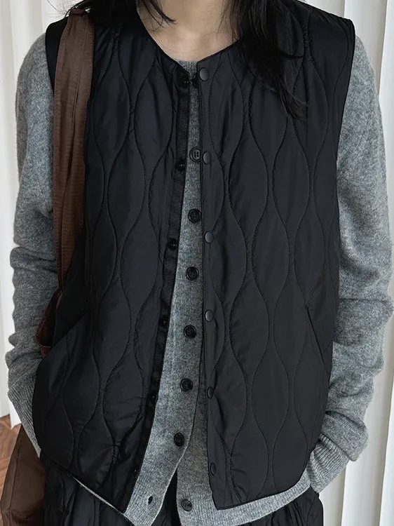 Зимний женский модный ретро-жилет с круглым вырезом, на хлопковой подкладке, в японском стиле, легкий, универсальный топ для женщин
Зимний женский модный ретро-жилет с круглым вырезом, на хлопковой подкладке, в японском стиле, легкий, универсальный топ для женщин