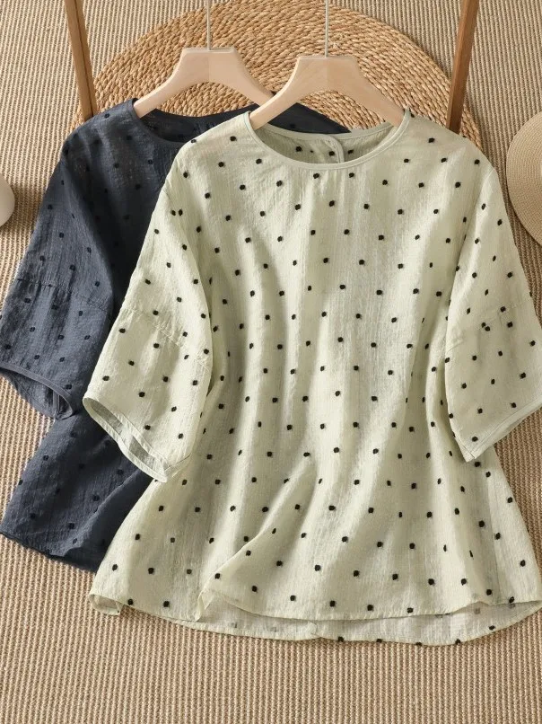 Casual Loose Fit Polka Dot Short Sleeve T-Shirt Lightweight round Neck Overhead Top for plus Size Women Summer New Arrival
Casual Loose Fit Polka Dot Short Sleeve T-Shirt Lightweight round Neck Overhead Top for plus Size Women Summer New Arrival