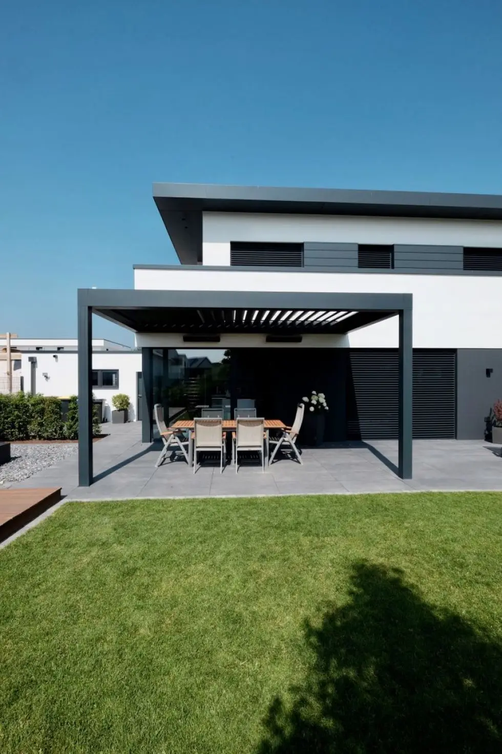 Выдвижная моторизованная алюминиевая жалюзированная крыша, водонепроницаемый солнцезащитный козырек, светодиодное освещение с регулируемой яркостью, роскошная биоклиматическая система перголы на заказ 
Выдвижная моторизованная алюминиевая жалюзированная крыша, водонепроницаемый солнцезащитный козырек, светодиодное освещение с регулируемой яркостью, роскошная биоклиматическая система перголы на заказ