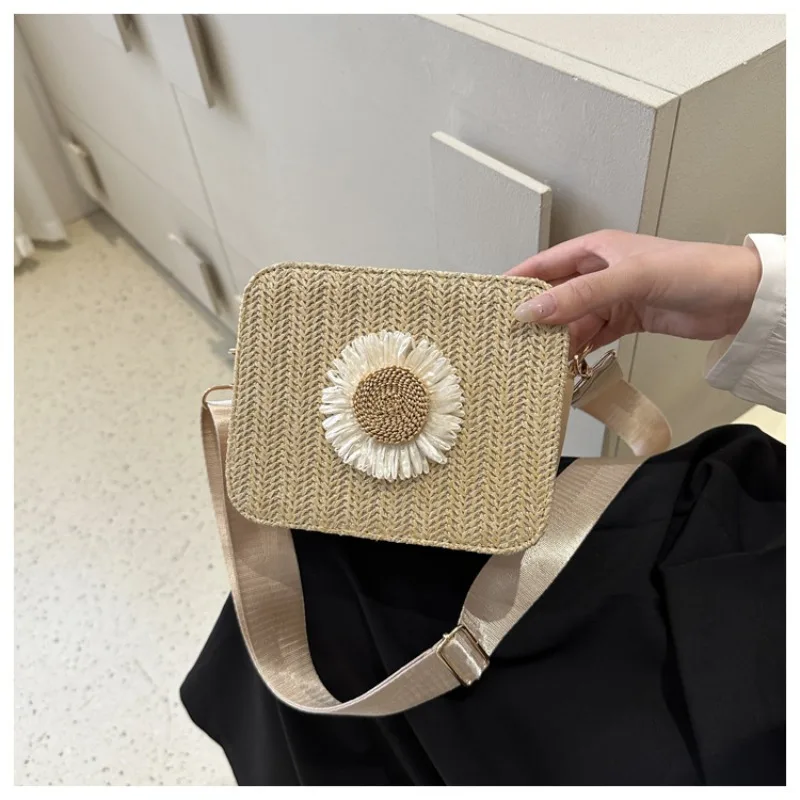 Cute Girl Flower Woven Bag Women Wide Shoulder Strap Small Fresh Crossbody Bag
Cute Girl Flower Woven Bag Women Wide Shoulder Strap Small Fresh Crossbody Bag