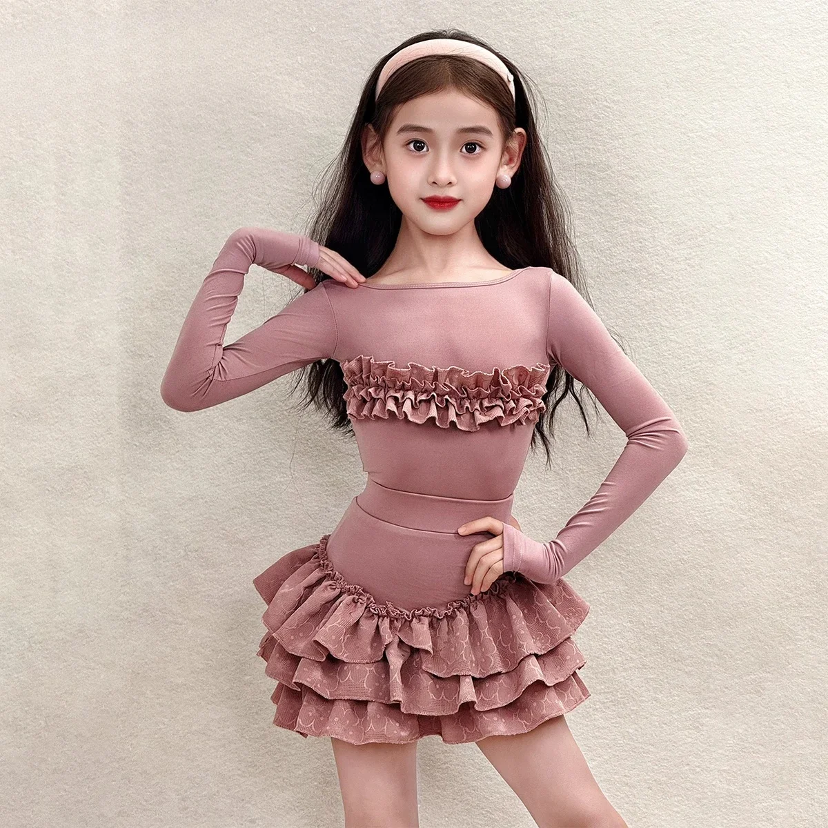 Girls Autumn Winter Latin Dance Dress Long Sleeve Ruffle Skirt Kids Performance Competition Rumba Cha Cha Salsa Costume
Girls Autumn Winter Latin Dance Dress Long Sleeve Ruffle Skirt Kids Performance Competition Rumba Cha Cha Salsa Costume